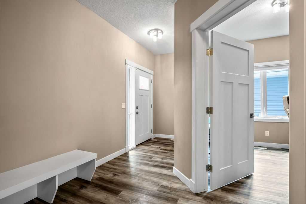 Photo of 1918 High Park Circle NW, High River, AB T1V 0E7 (MLS # A2322178)