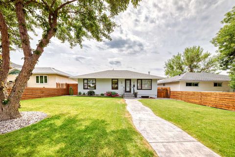 2415 9 Avenue NW Calgary AB T2N 1E8