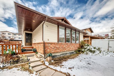 76 Edgewood Drive NW Calgary AB T3A 2T5