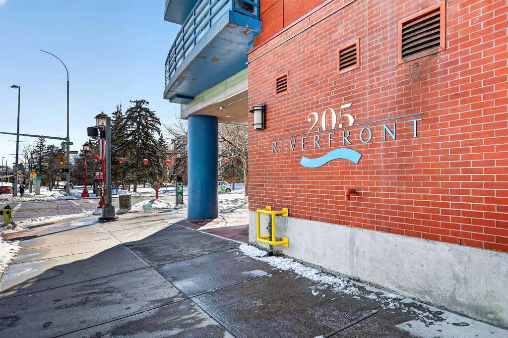 Photo of 205 Riverfront Avenue SW #312, Calgary, AB T2P 5K4 (MLS # A2334400)