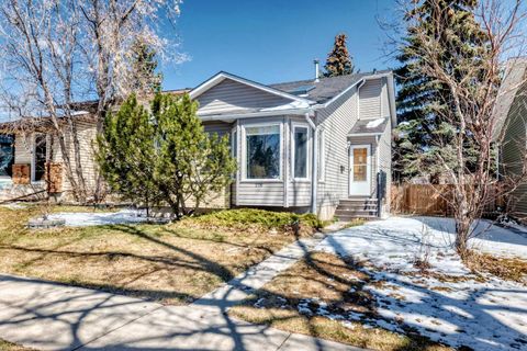 Photo of 216 Hawkwood Boulevard NW, Calgary, AB T3G 3E8 (MLS # A2307221)