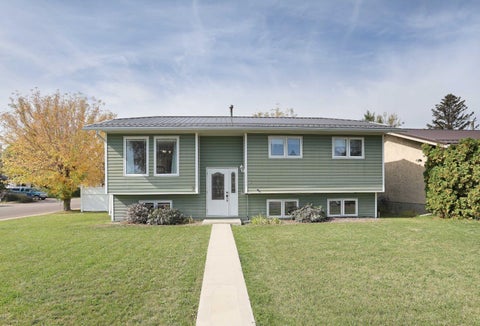 Photo of 3 Ash Street W, Brooks, AB T1R 0A6 (MLS # A2347516)