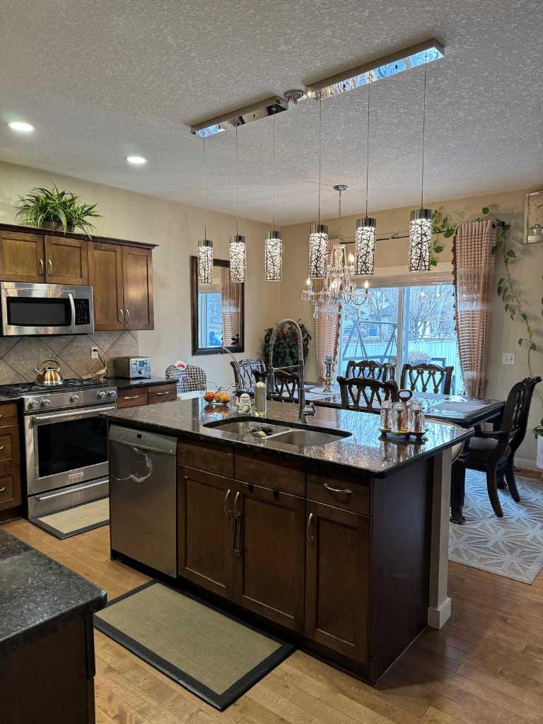 98 Copperstone Crescent SE