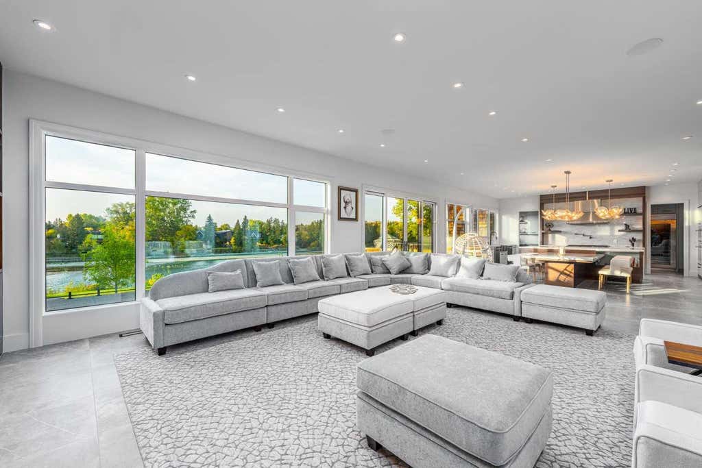 Photo of 1911 52 Street NW, Calgary, AB T3B 1C3 (MLS # A2320440)