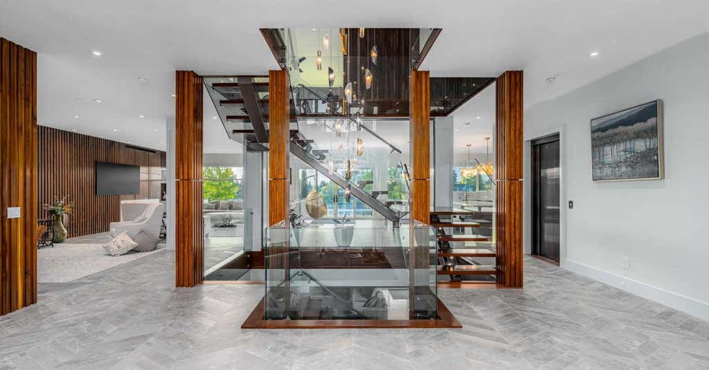 Photo of 1911 52 Street NW, Calgary, AB T3B 1C3 (MLS # A2320440)