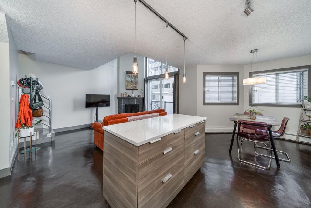 Photo of 711 3 Avenue SW #17, Calgary, AB T2P 0G8 (MLS # A2286057)
