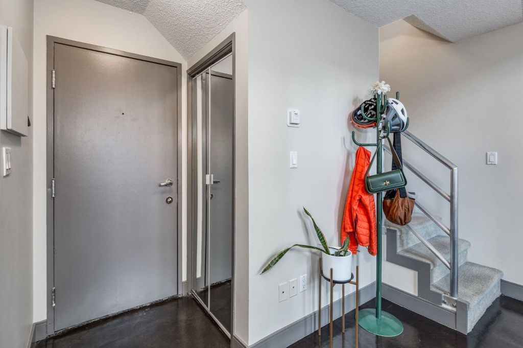 Photo of 711 3 Avenue SW #17, Calgary, AB T2P 0G8 (MLS # A2286057)