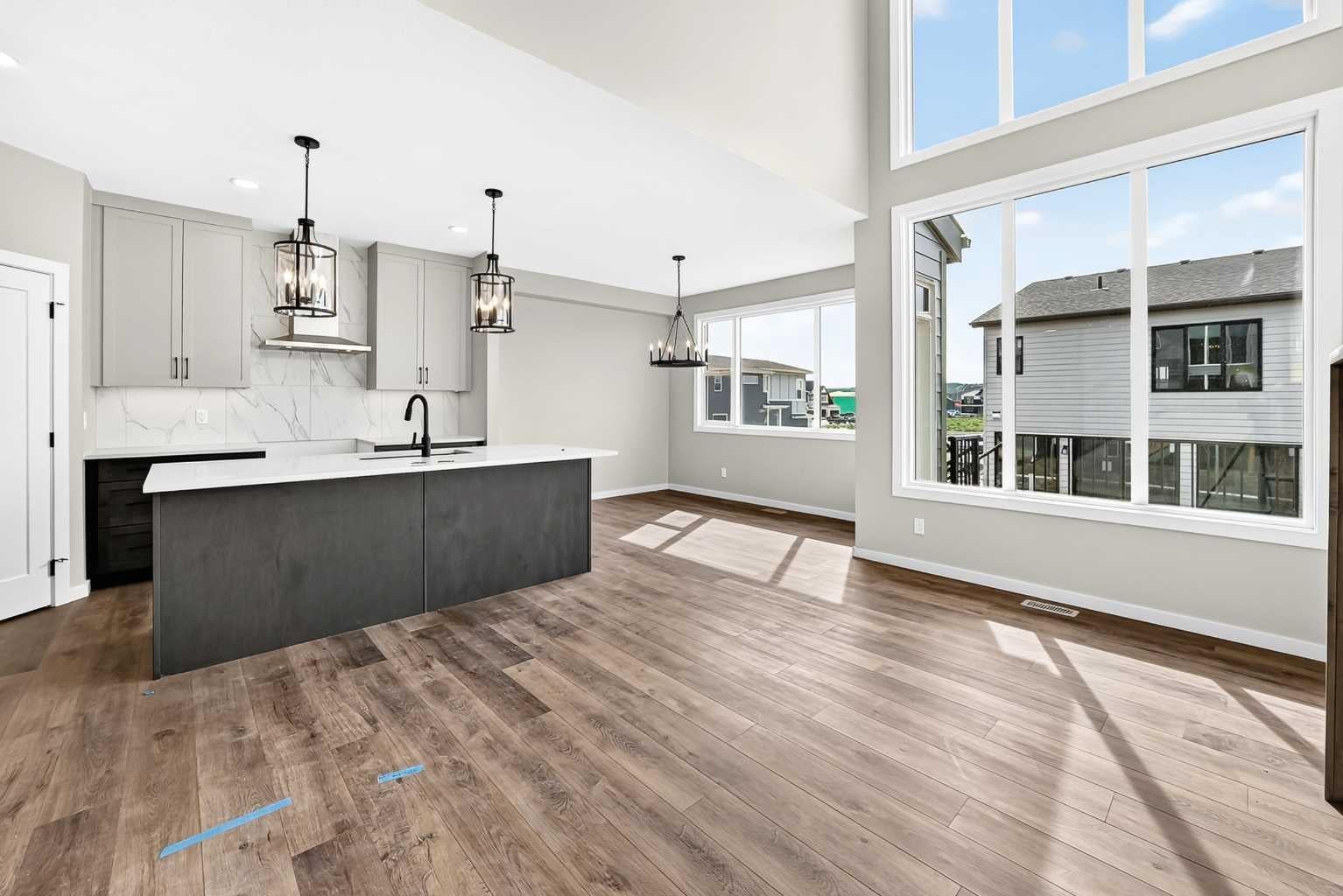 102 Rochester Crescent NW