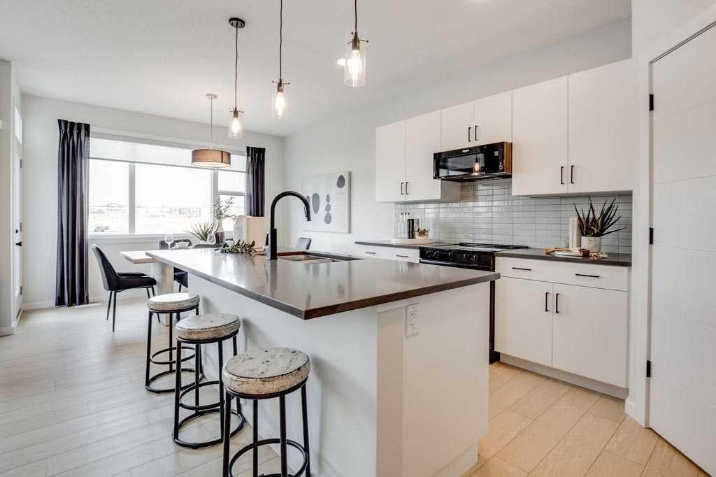 102 Rochester Crescent NW