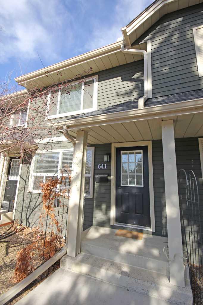 641 Queensland Place SE