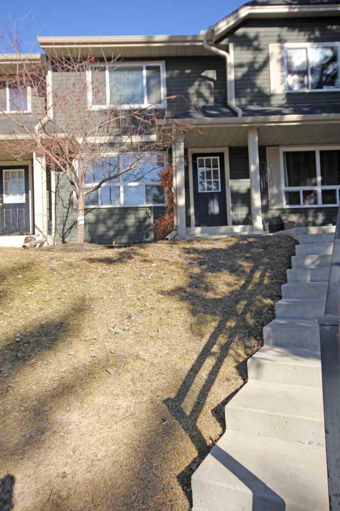 641 Queensland Place SE