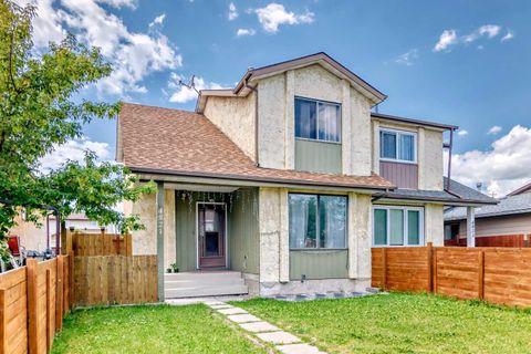 Photo of 4821 60 Street NE, Calgary, AB T1Y 5B8 (MLS # A2308177)