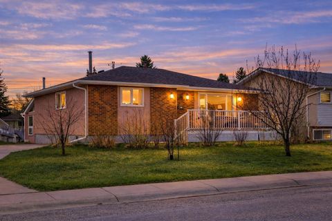 247 Huntford Way NE Calgary AB T2K 3Z9