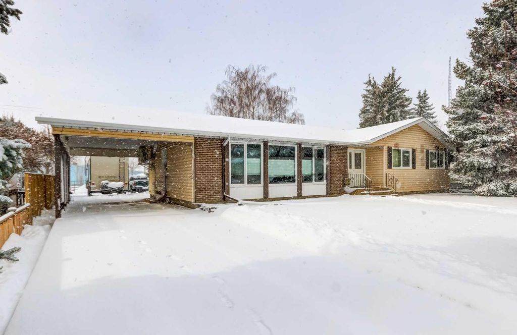 Photo of 703 Memorial Avenue, Vulcan, AB T0L 2B0 (MLS # A2293238)
