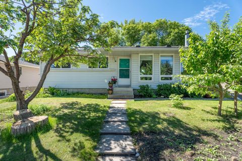 Photo of 1019 Lysander Drive SE, Calgary, AB T2C 1R8 (MLS # A2319035)