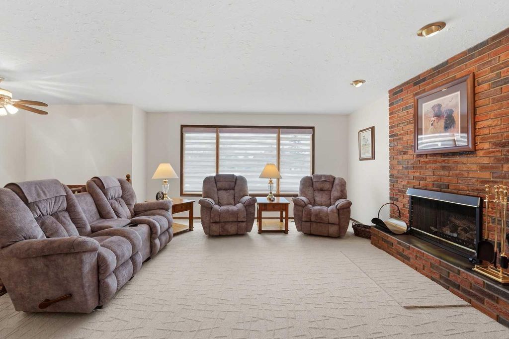 Photo of 77 Allan Close, Red Deer, AB T4R 1A4 (MLS # A2300774)