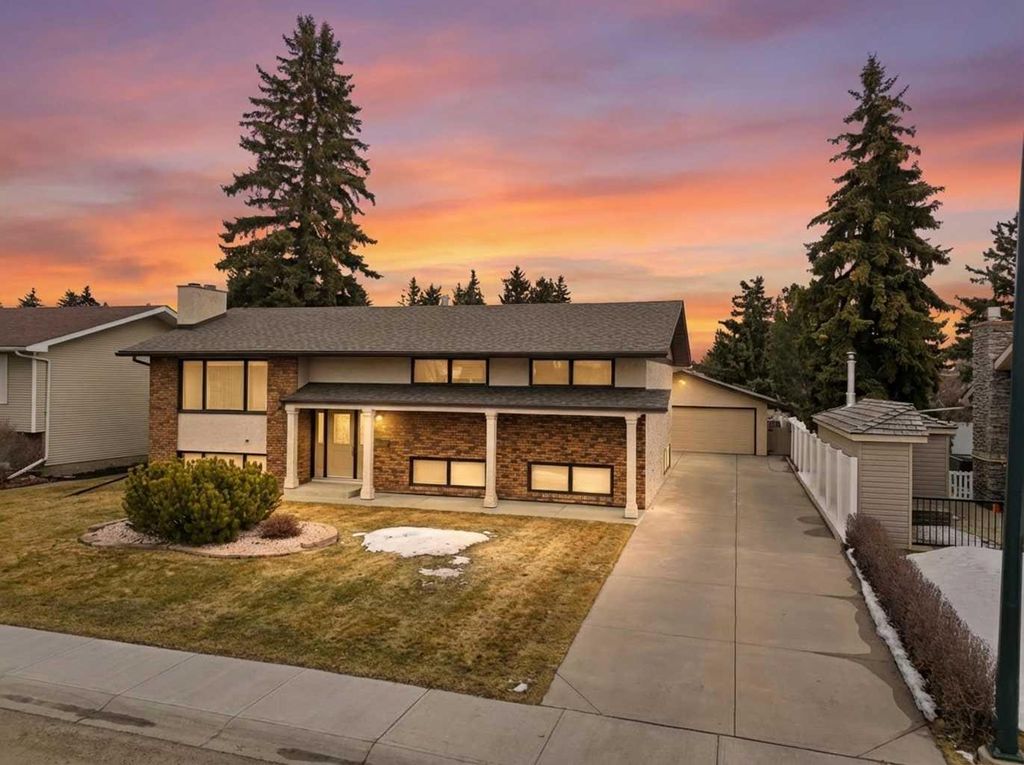 Photo of 77 Allan Close, Red Deer, AB T4R 1A4 (MLS # A2300774)