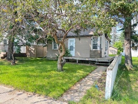 Photo of 4514 49 Street, Lloydminster, SK S9V 0L6 (MLS # A2332470)