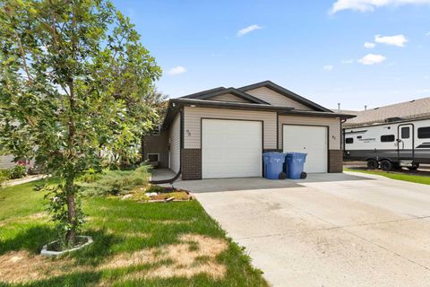 Photo of 85 Vista Road SE, Medicine Hat, AB T1B 0A3 (MLS # A2324705)