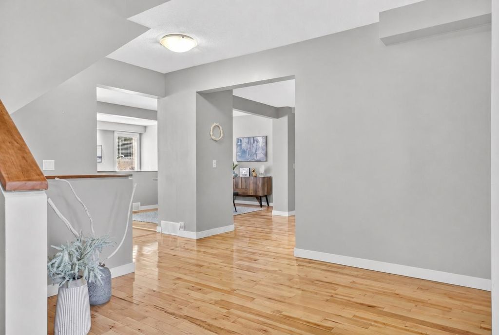 Photo of 12 Wood Crescent SW, Calgary, AB T2W 4B4 (MLS # A2310040)