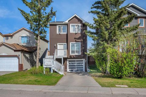 Photo of 137 Martinpark Way NE, Calgary, AB T3J 3M8 (MLS # A2273200)