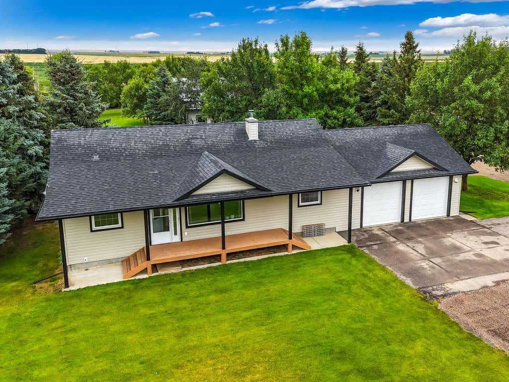 Photo of 104063 Range Road 111, Bow Island, AB T0K 0G0 (MLS # A2336551)