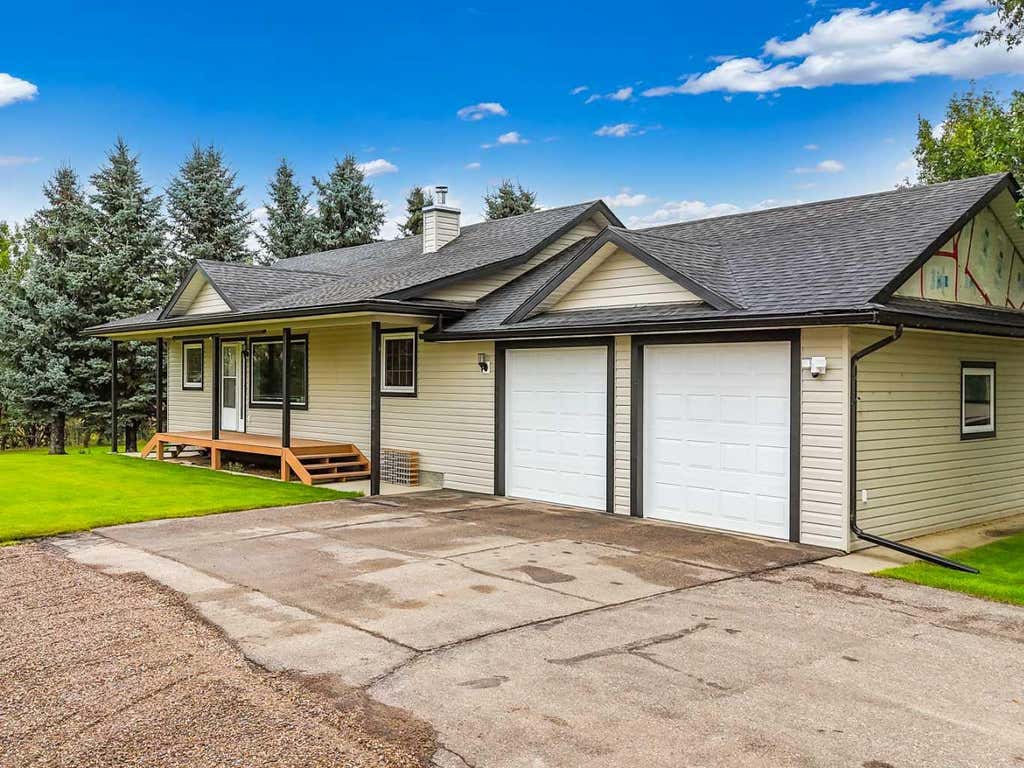 Photo of 104063 Range Road 111, Bow Island, AB T0K 0G0 (MLS # A2336551)