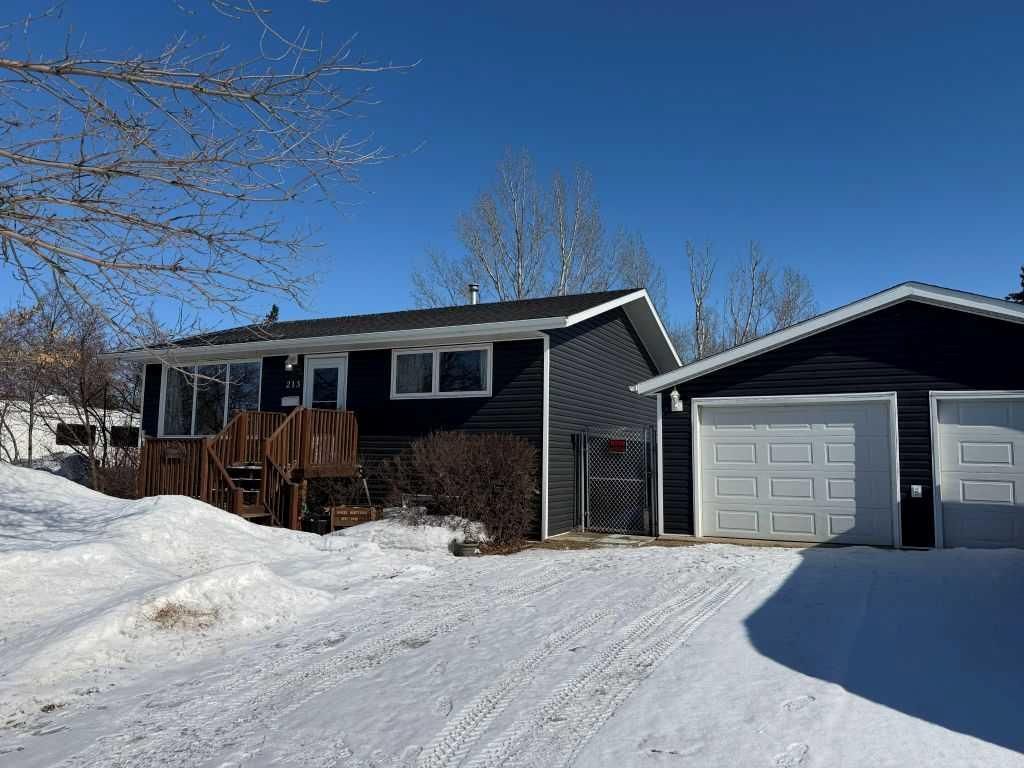 Photo of 213 3 Street W, Lashburn, SK S0M 1H0 (MLS # A2294843)
