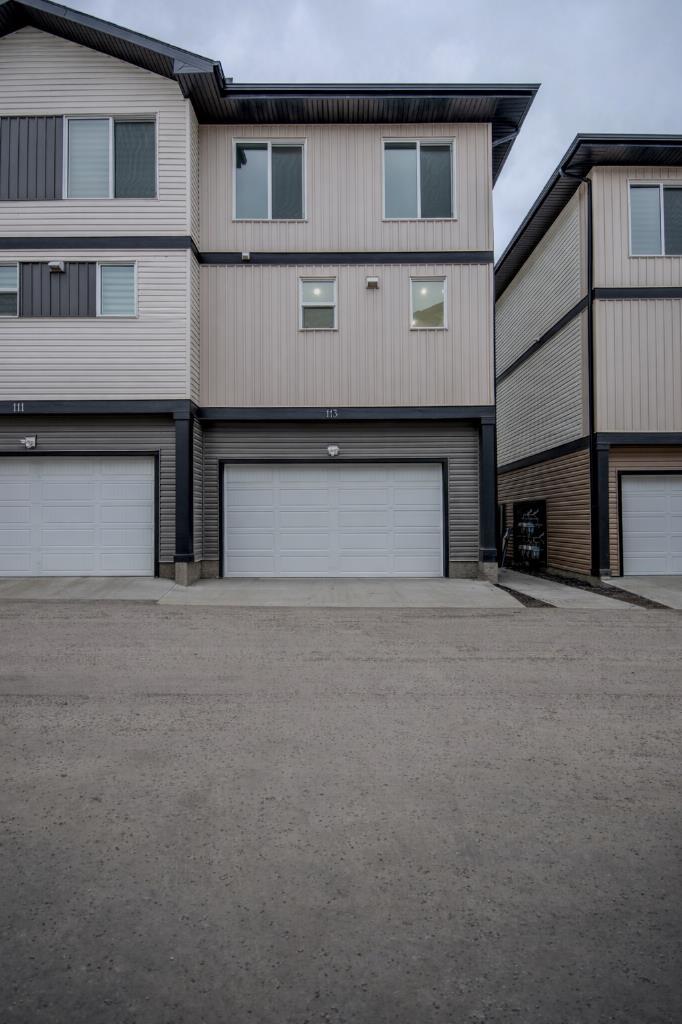 113 Corner Meadows Square NE