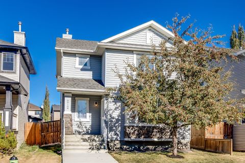 212 Luxstone Place SW Airdrie AB T4B 3C1