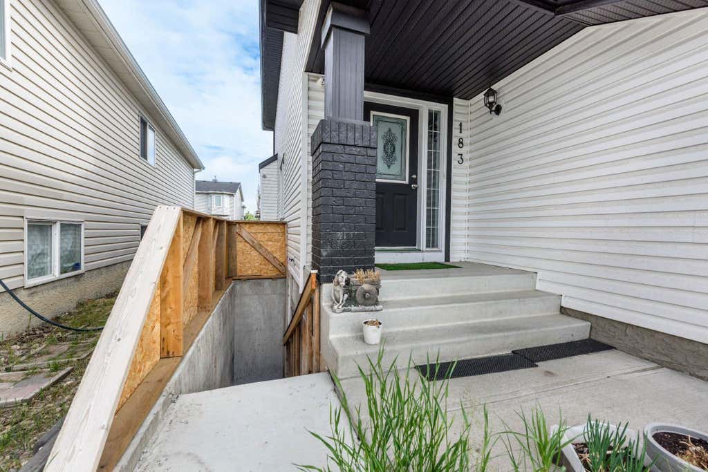 Photo of 183 Saddleback Road NE, Calgary, AB T3J 4K6 (MLS # A2318613)