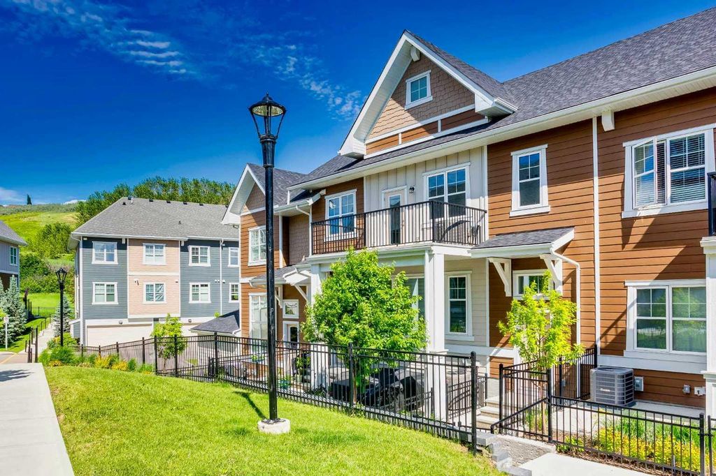 Photo of 607 Cranbrook Walk SE, Calgary, AB T3M 2V5 (MLS # A2308346)