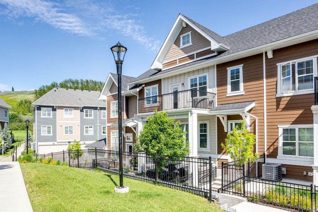 Photo of 607 Cranbrook Walk SE, Calgary, AB T3M 2V5 (MLS # A2308346)