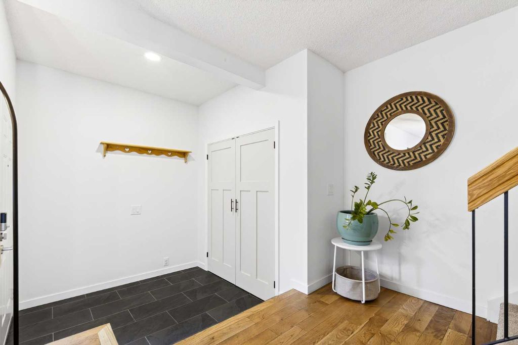 Photo of 77 Point Drive NW, Calgary, AB T3B 4V9 (MLS # A2293043)