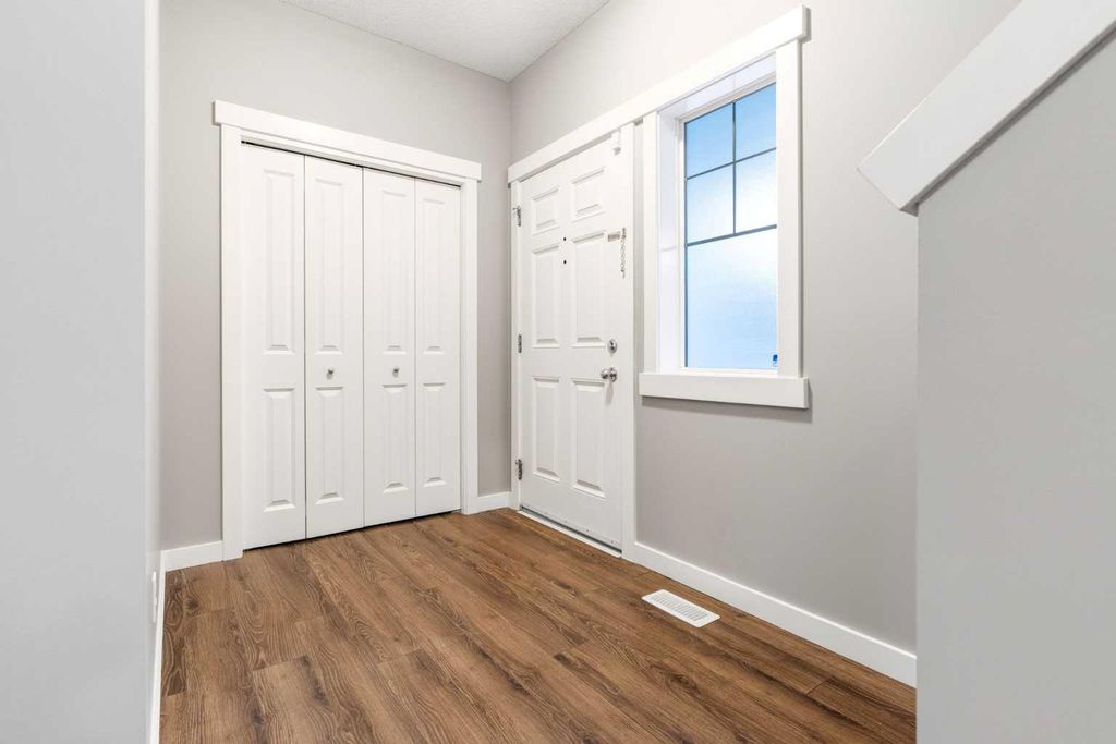 Photo of 327 Panamount Point NW, Calgary, AB T3K 0H6 (MLS # A2283784)