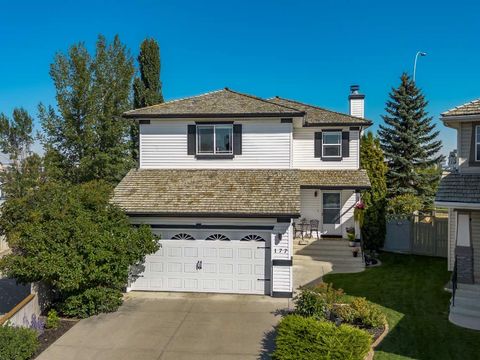 177 Douglas Glen Manor SE Calgary AB T2Z 3Y5