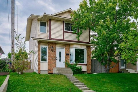 6827 37 Avenue NE Calgary AB T1Y 4Y7