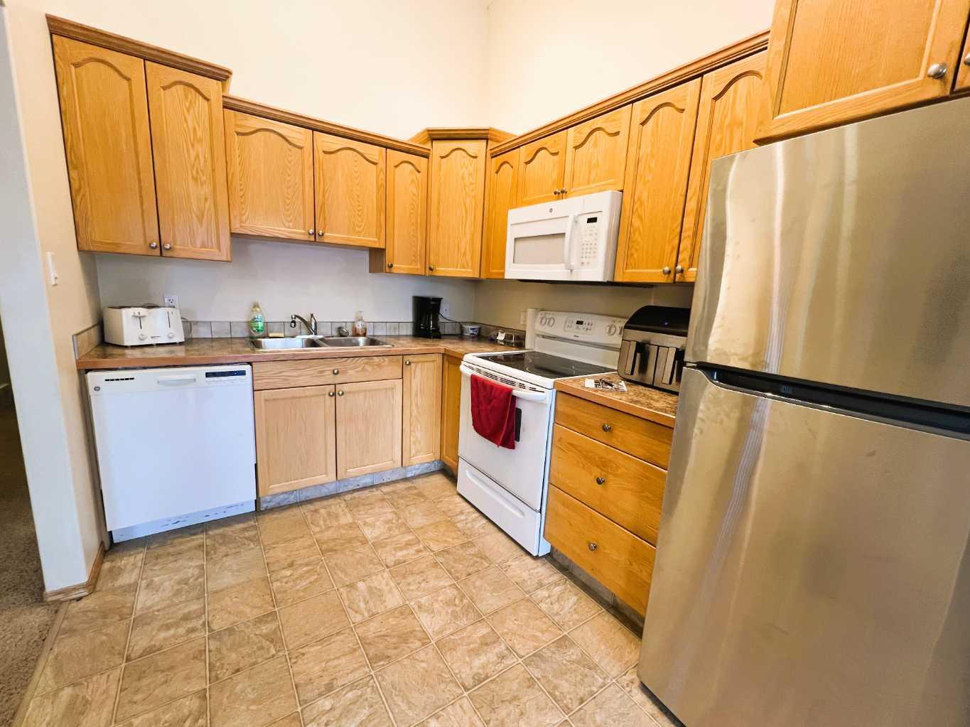 492 Hilton Crescent NE