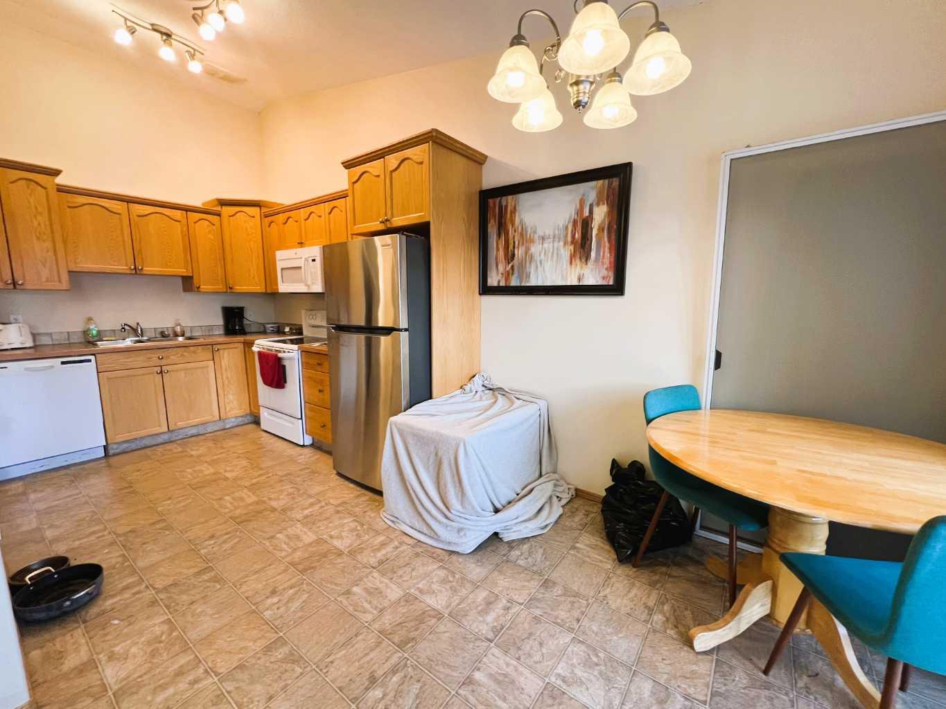 492 Hilton Crescent NE