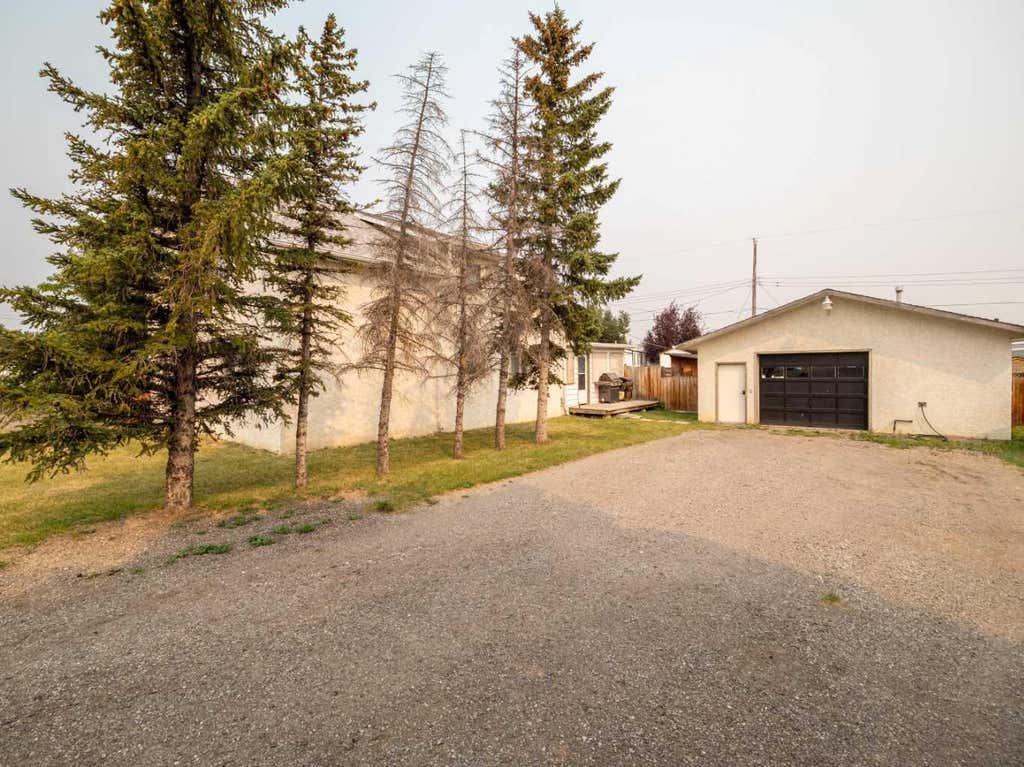 Photo of 409 Patton Avenue, Lundbreck, AB T0K 1H0 (MLS # A2336069)