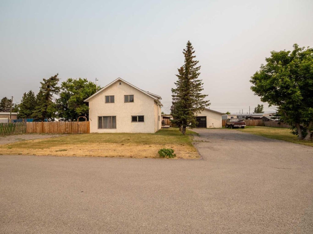 Photo of 409 Patton Avenue, Lundbreck, AB T0K 1H0 (MLS # A2336069)