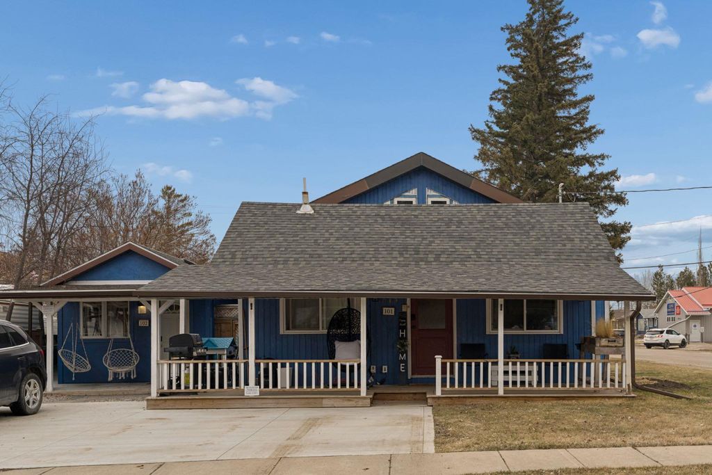 Photo of 5019 52 Street, Sylvan Lake, AB T4S 1E4 (MLS # A2303454)