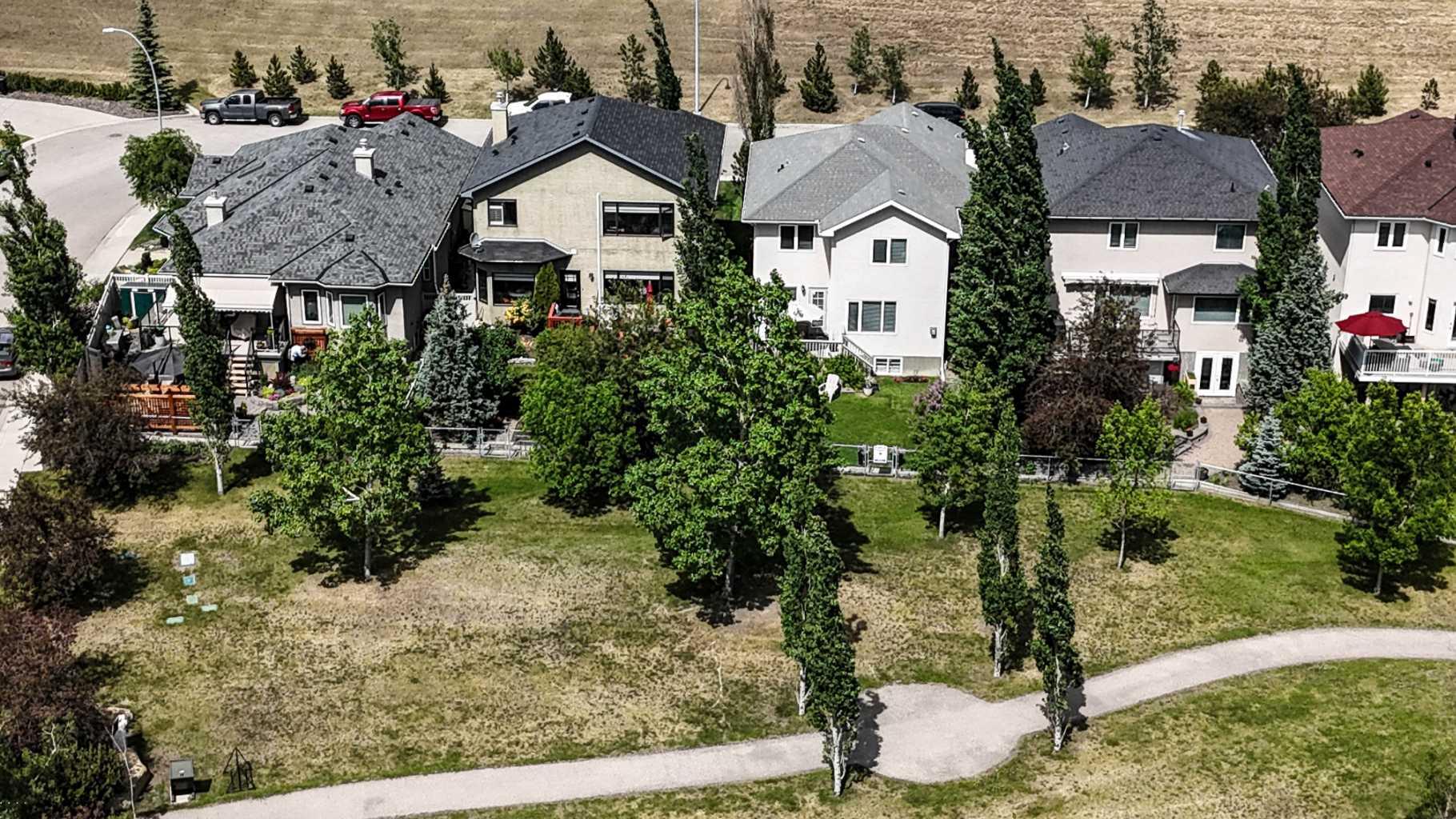 148 Scenic View Close NW