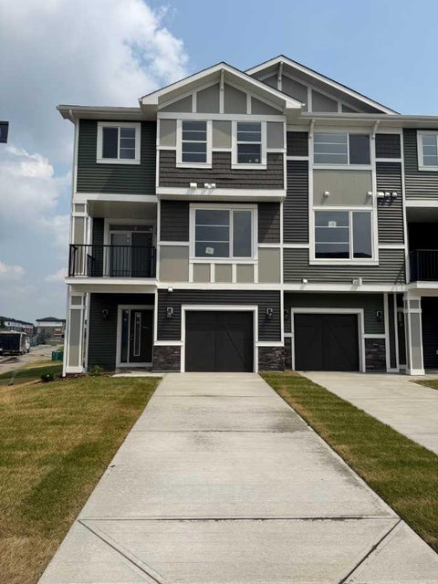 Photo of 4 Waterford Glen, Chestermere, AB T1X 2T8 (MLS # A2353969)