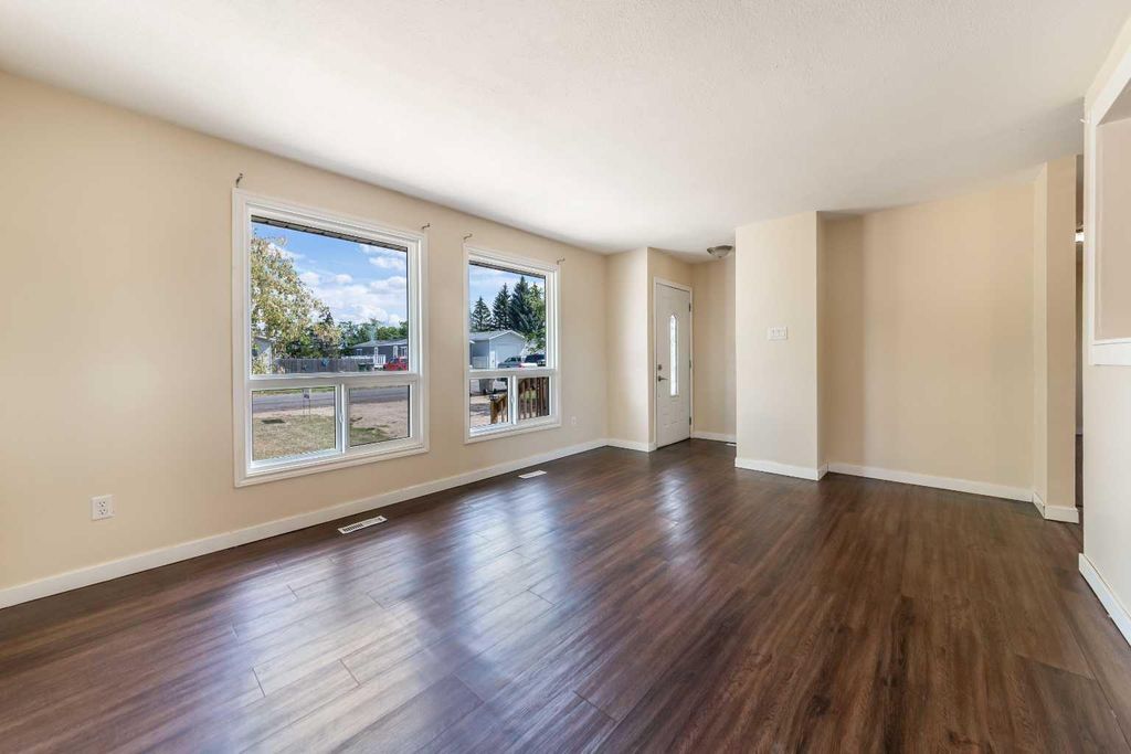 Photo of 216 2 Street E, Lashburn, SK S0M 1H0 (MLS # A2294918)