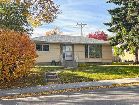 Photo of 403 Hendon Drive NW, Calgary, AB T2K 1Z9 (MLS # A2342681)