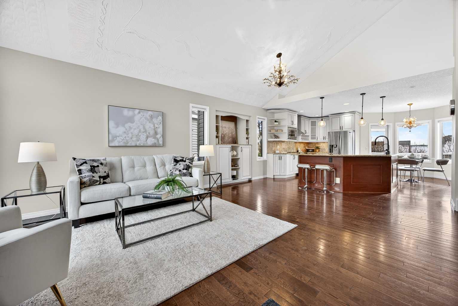 104 Meadowbrook Bay SE