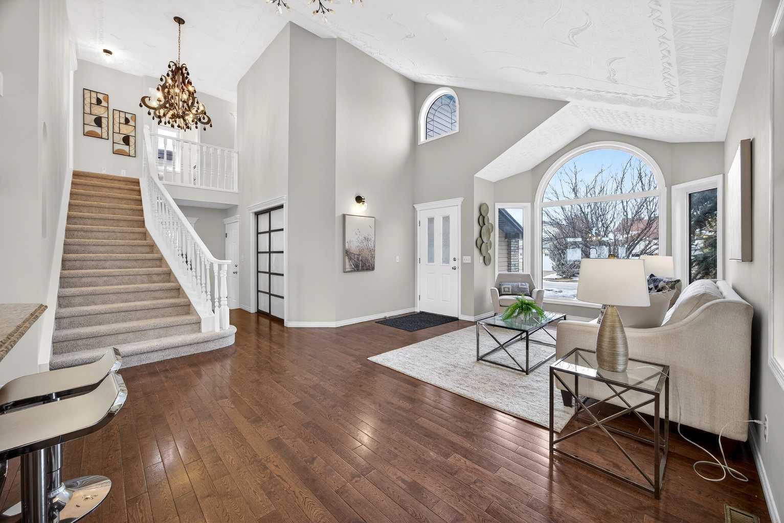 104 Meadowbrook Bay SE