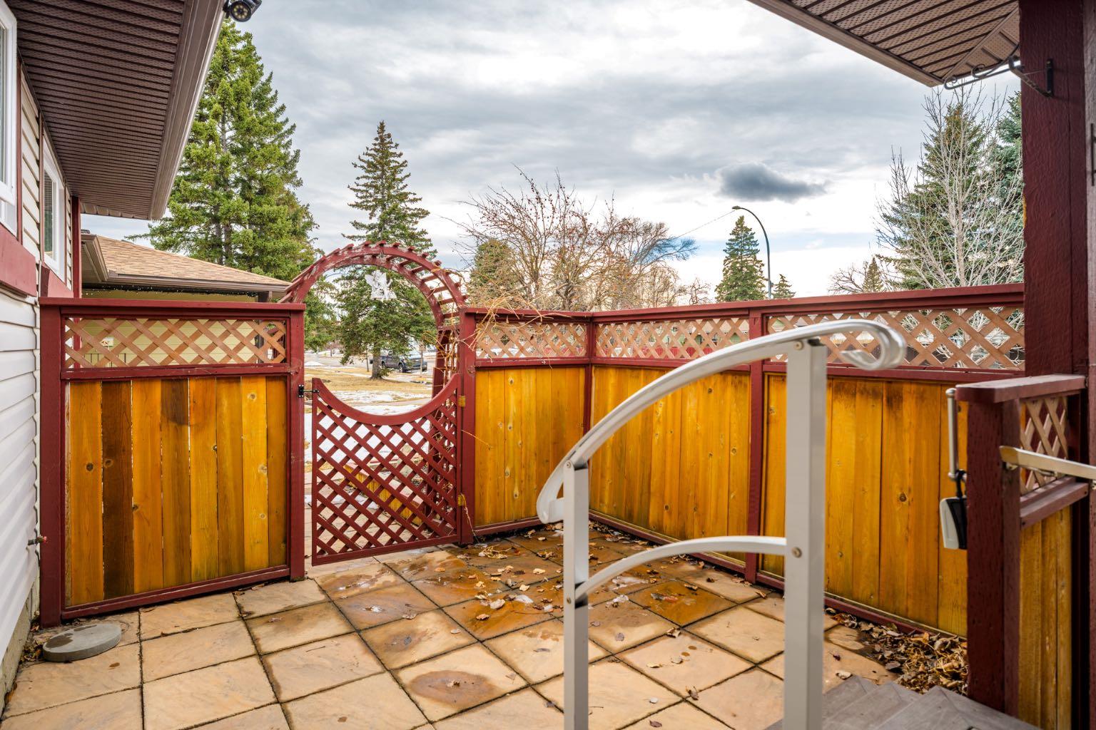 804 Queensland Drive SE