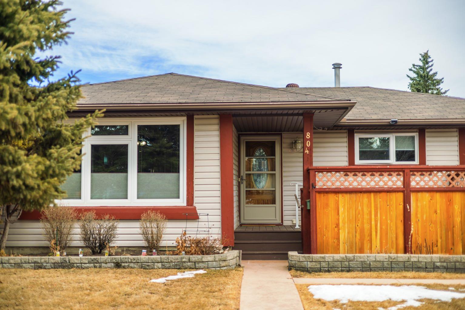 804 Queensland Drive SE